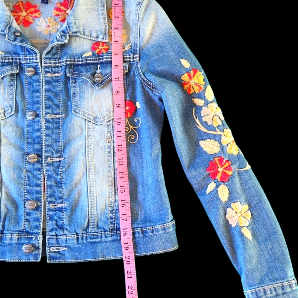 Embroidered demium jacket.